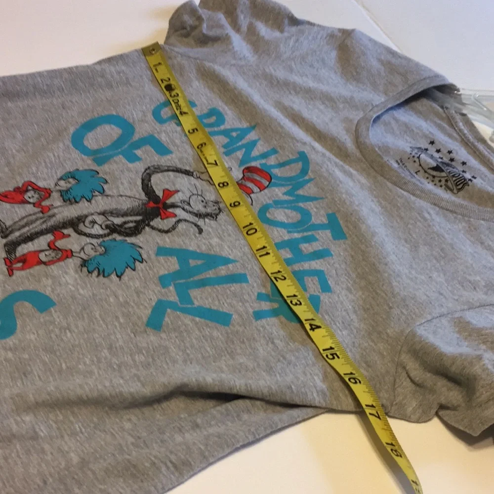 Universal Studios Grandmother of All Things  Gray T-shirt Size Large